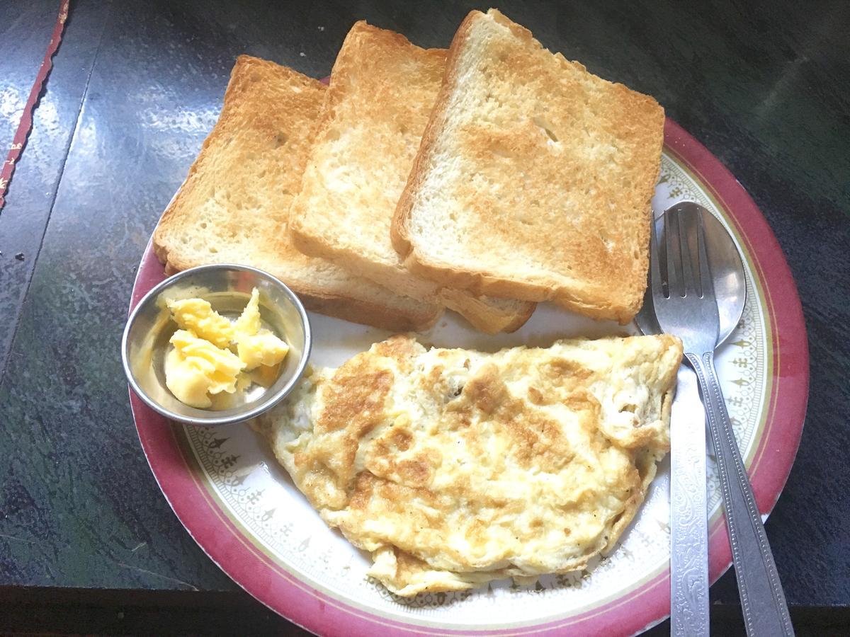 Shrestha Hotel & Restaurant Bandipur Buitenkant foto