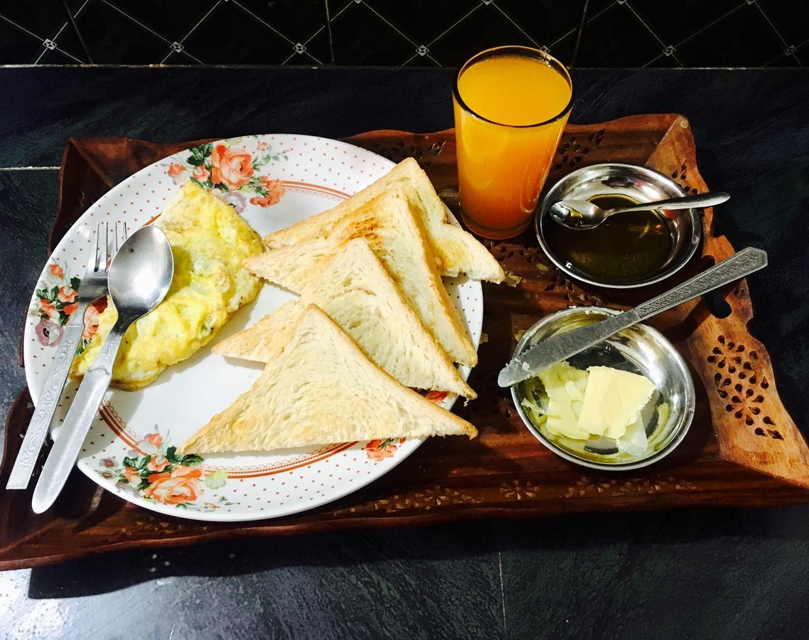 Shrestha Hotel & Restaurant Bandipur Buitenkant foto