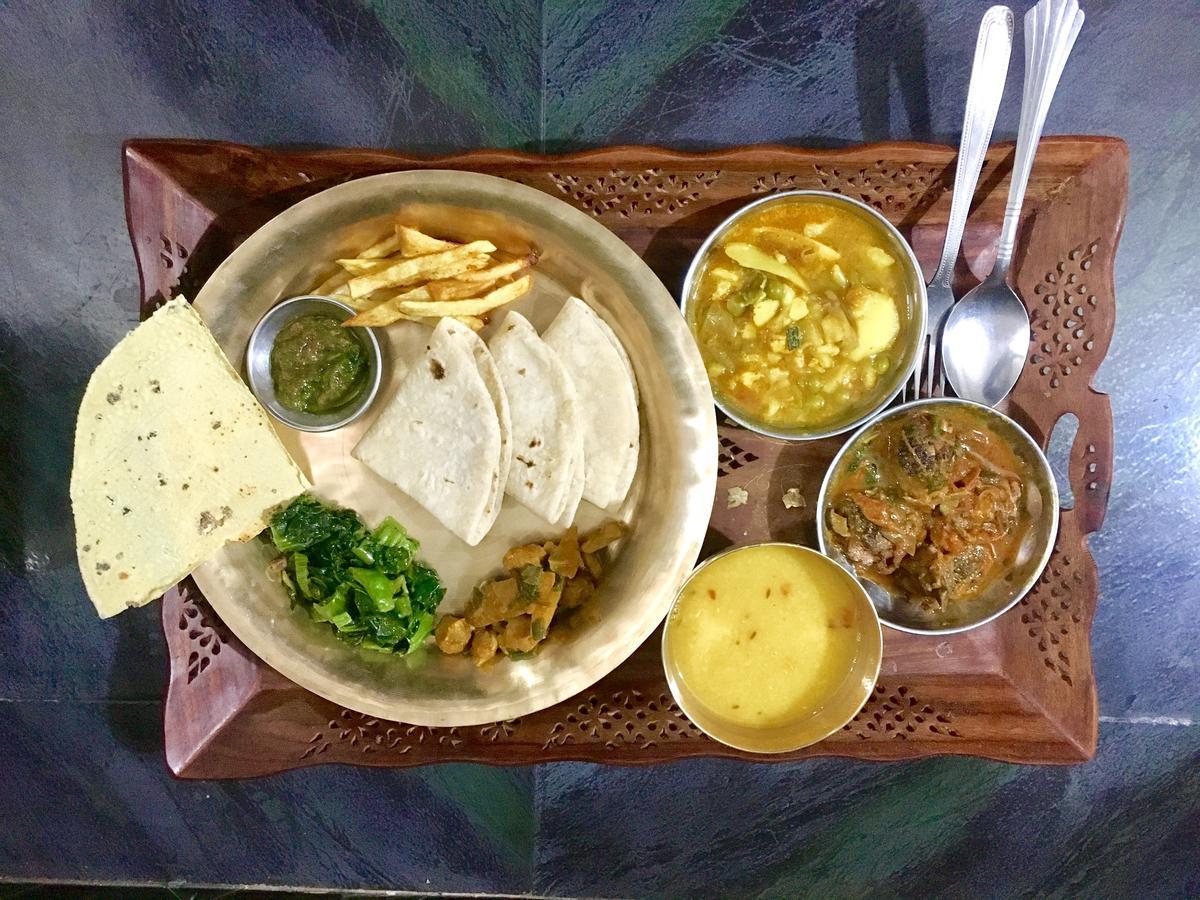 Shrestha Hotel & Restaurant Bandipur Buitenkant foto